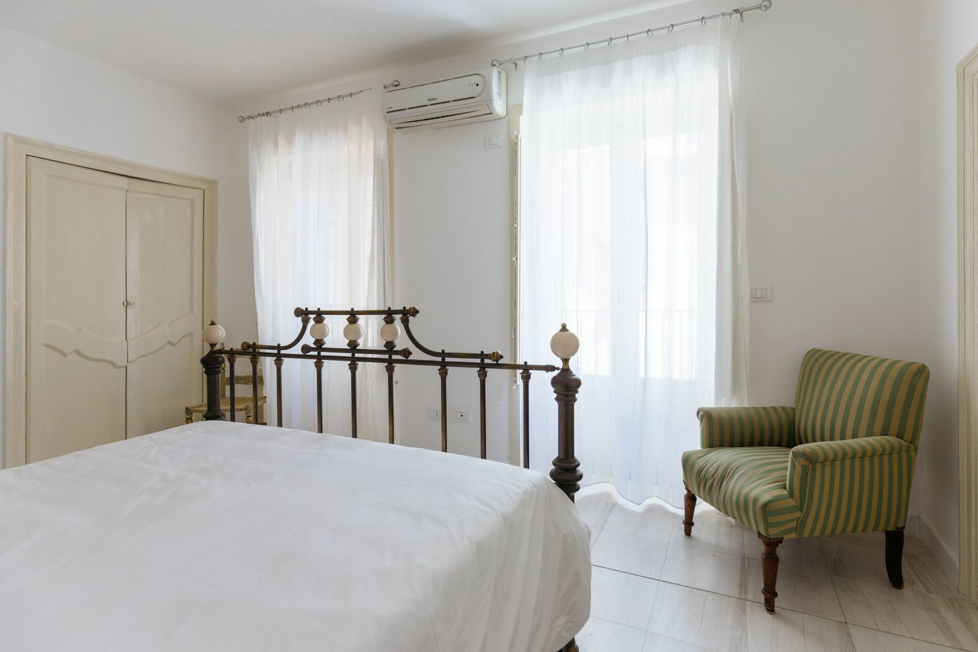Sant'Elia Prestige Apartment With Balcony Palermo Bagian luar foto