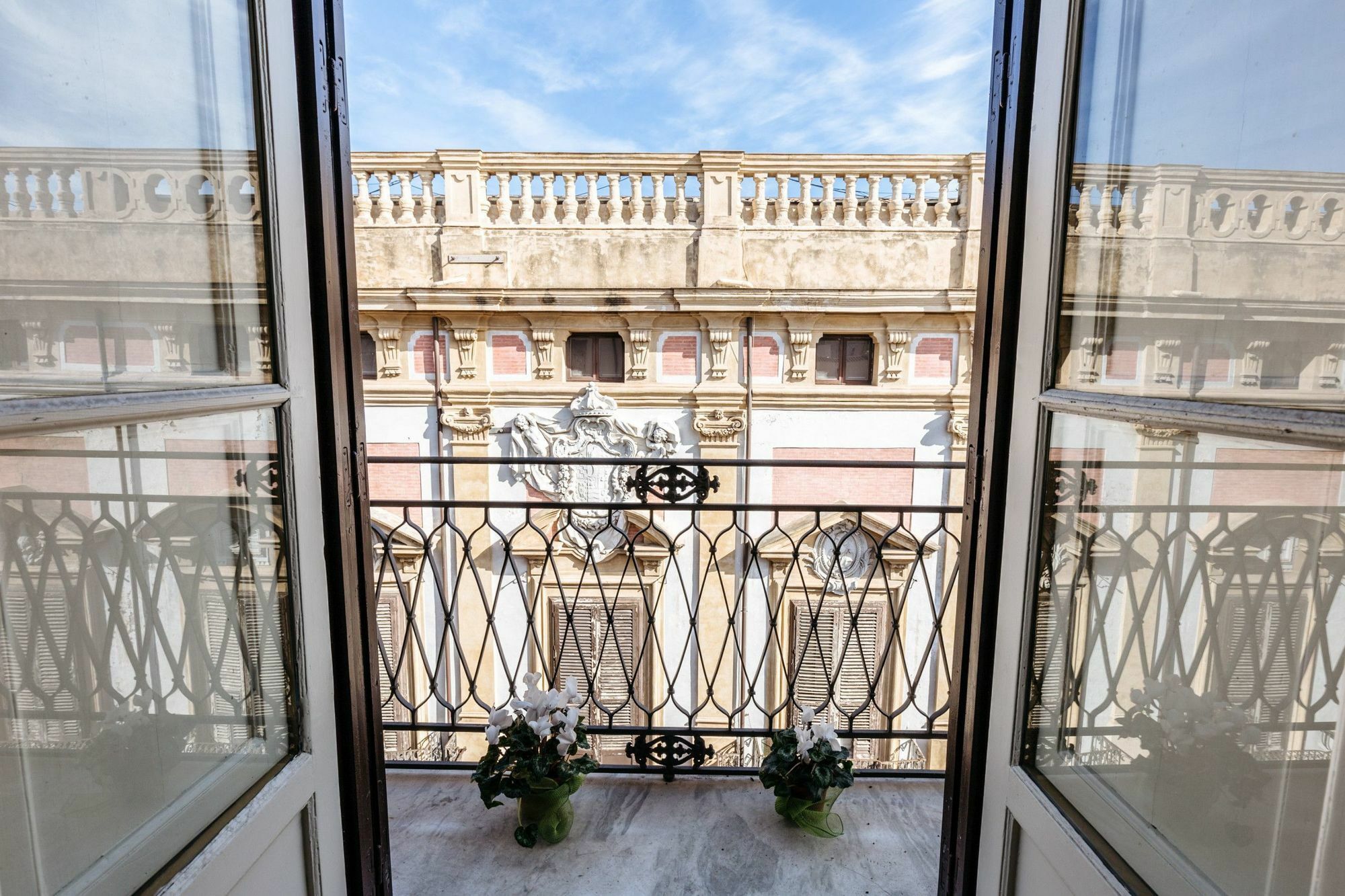 Sant'Elia Prestige Apartment With Balcony Palermo Bagian luar foto